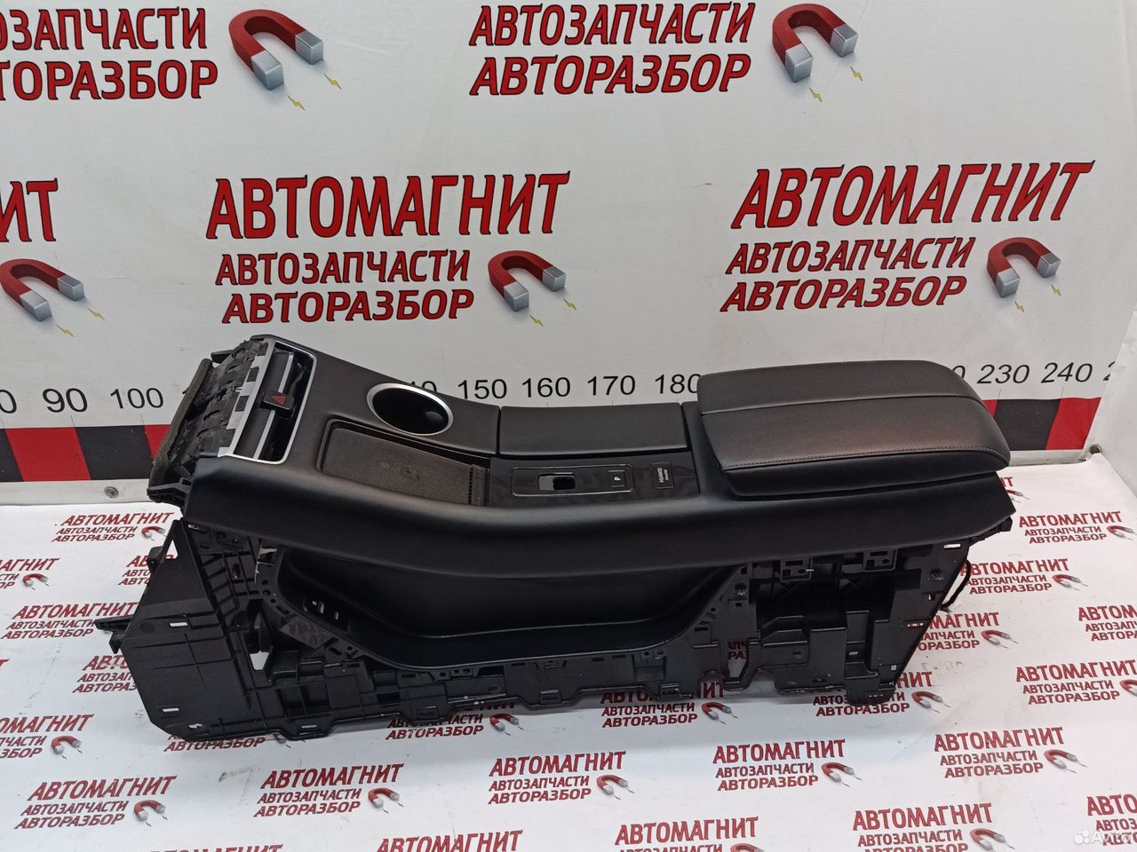 Подлокотник центральная консоль Aito Seres M5