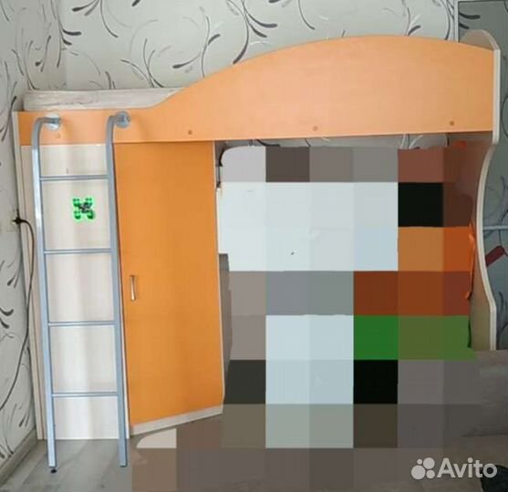 Детская кровать чердак со столом и шкафом