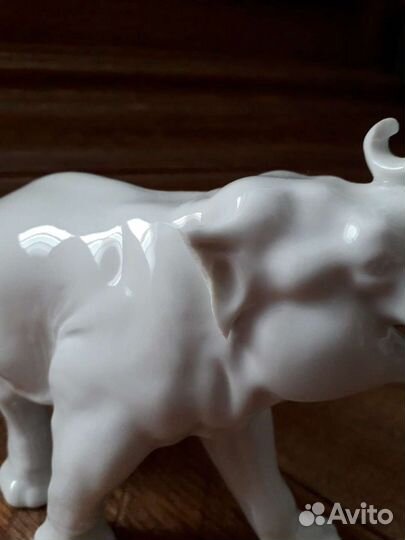 Фарфоровая статуэтка 