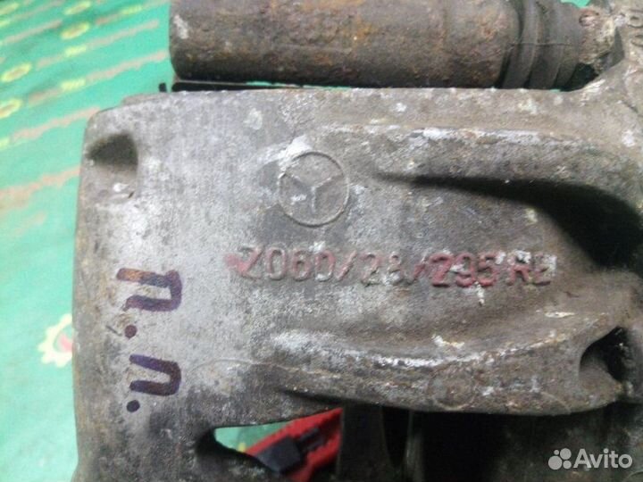 Суппорт передний правый Mercedes W211 седан