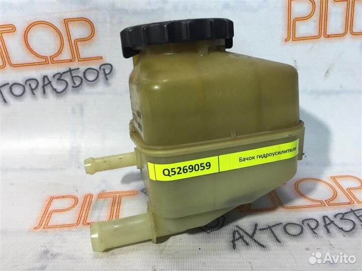 Бачок гур Toyota Mark 2 Qualis