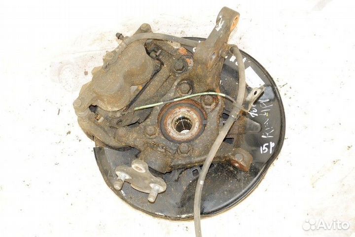 Кулак в сборе передний правый Toyota Rav4 U40