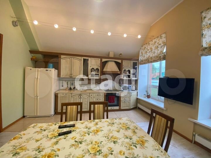 Коттедж 300 м² на участке 15 сот.