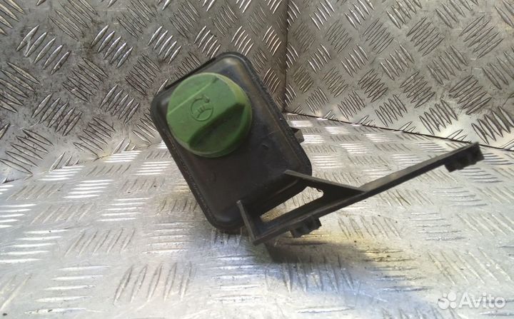 Бачок гура на Volkswagen Passat B5