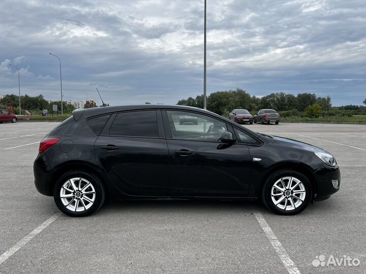 Opel Astra 1.6 МТ, 2011, 145 000 км