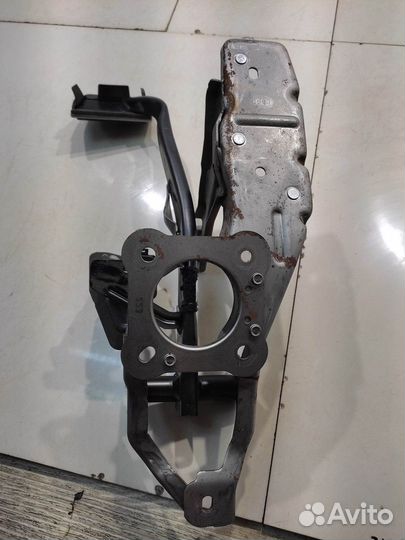 Педаль сцепления (тормоза) (Volvo XC60 I)