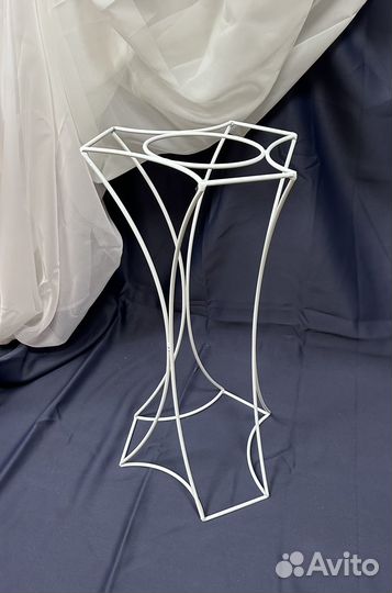 Стойка на гостевой стол