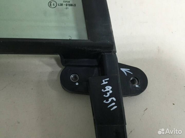 Стекло двери задней правой форточка Volkswagen Pol