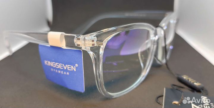 Очки. Прозрачная оправа