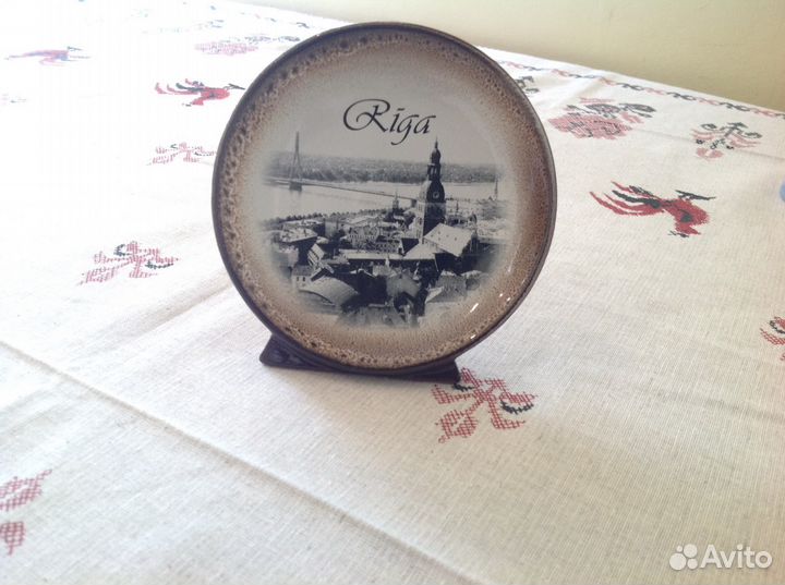 Настольная сувенирная тарелка на подставке из Риги