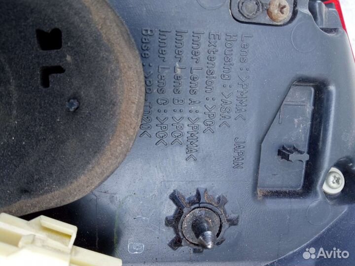 Toyota Land Cruiser 200, 2008 год задний фонарь