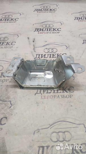 Кронштейн (сопут. товар) VW Touareg 2002-2010