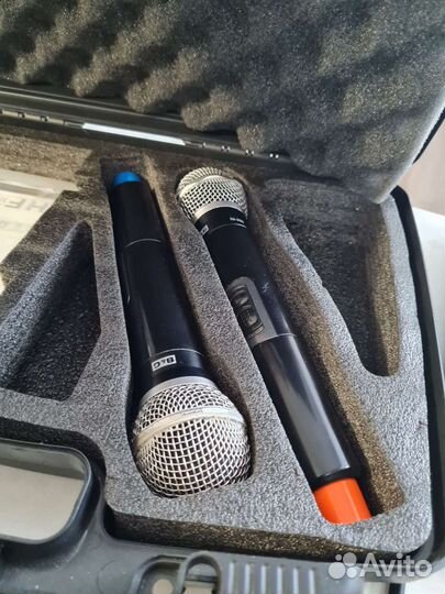 Музыкальный аппарат и свет(2 колонки,2 стойки пуль