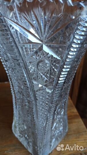 Большая хрустальная ваза для цветов