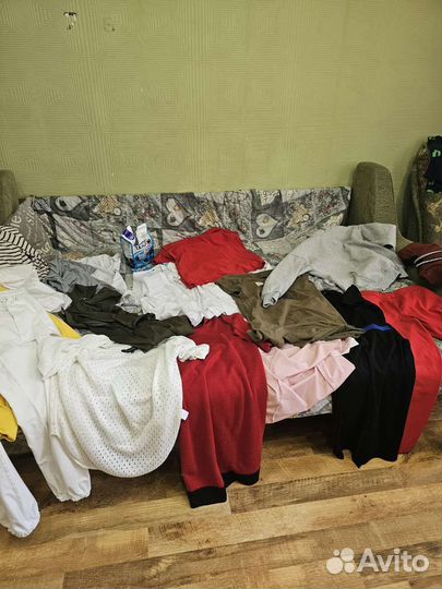 Отдам бесплатно женские вещи пакетом