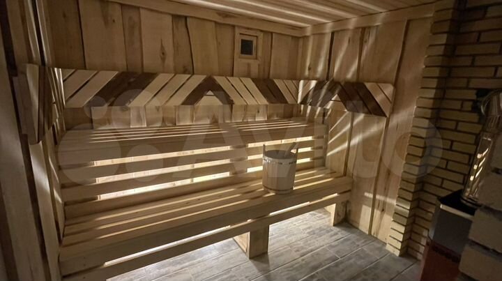 Дом 180 м² на участке 4 сот.