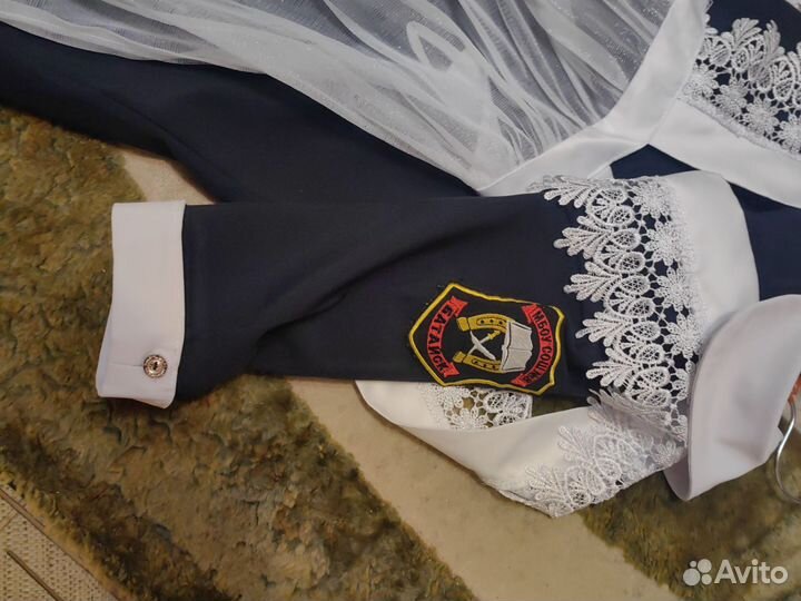 Школьная форма для девочки и два фартука