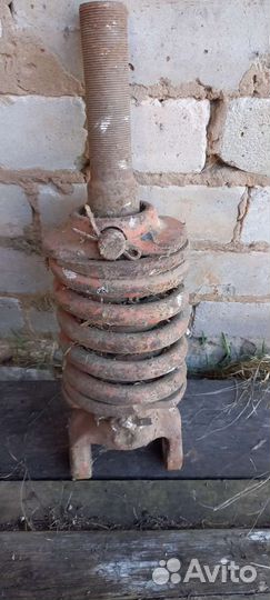 Центральный винт навески трактора