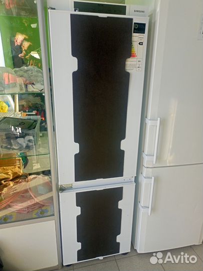 Холодильник Samsung