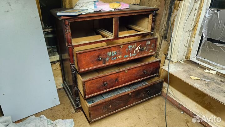 Старинный комод