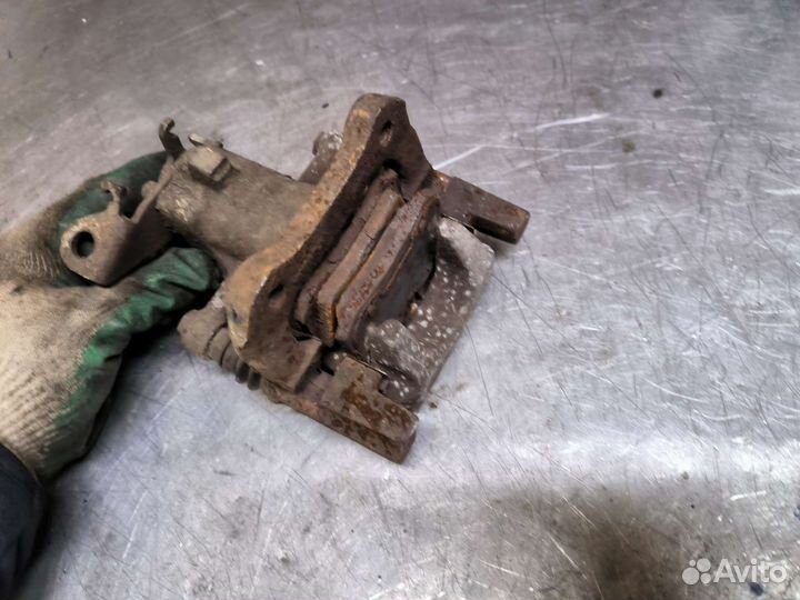 Renault Megane 2.3суппорт задний правый