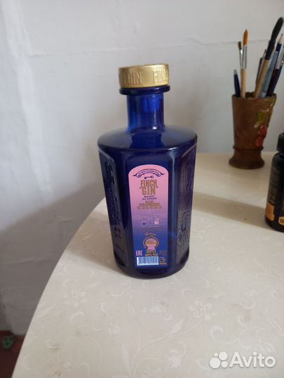 Красивая, синяя бутылка 0,5