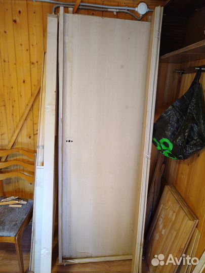 Двери с коробкой, обналичниками, петлями, замками