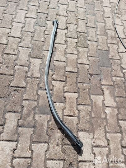 Уплотнитель капота Renault Sandero I