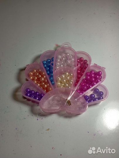 Набор из бусин