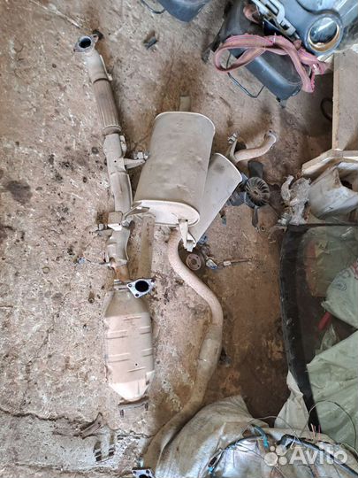 Выхлопная трасса Mitsubishi Carisma