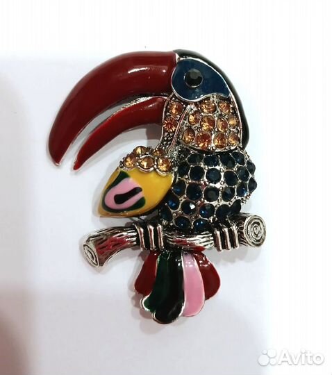 Брошь попугай