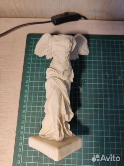 Статуэтка Ника Самофракийская