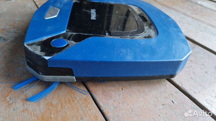 Робот пылесос philips /катает котов