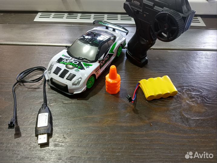 Машина на радиоуправлении для дрифта