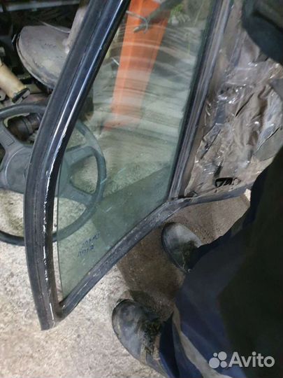 Переднее боковое стекло двери на опель астра 1998г