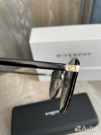 Очки новые Givenchy