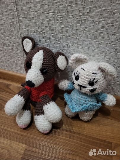 Вязаная игрушка заяц