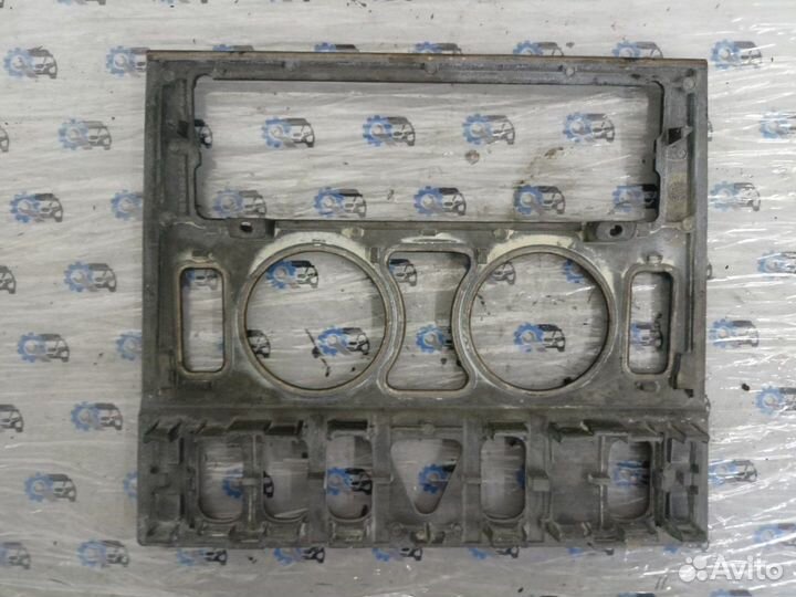 Декоративная накладка торпеды Mercedes E320 W210