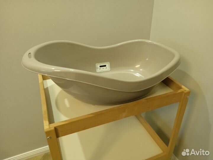 Пеленальный столик с ванночкой