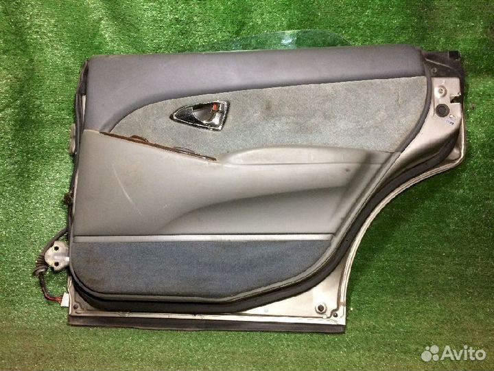 Дверь задняя правая Mitsubishi Diamante F41A Сереб