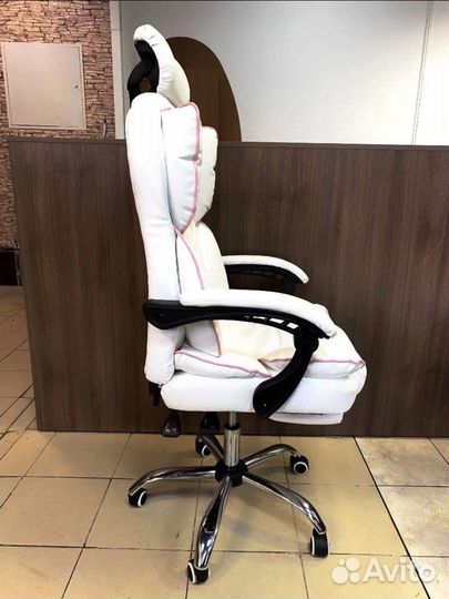 Компьютерное офисное кресло с подголовником