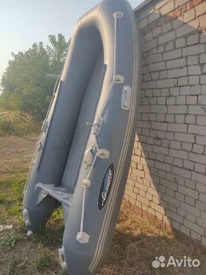 Лодка Gladiator E330LT