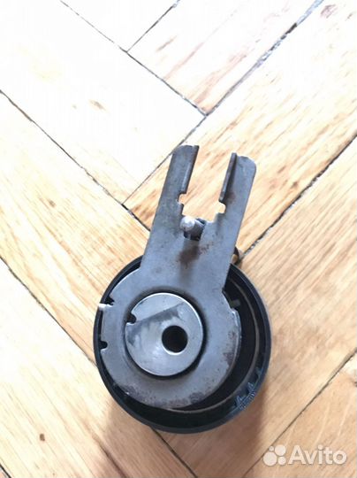 Ролик натяжной Peugeot 1.6 HDI