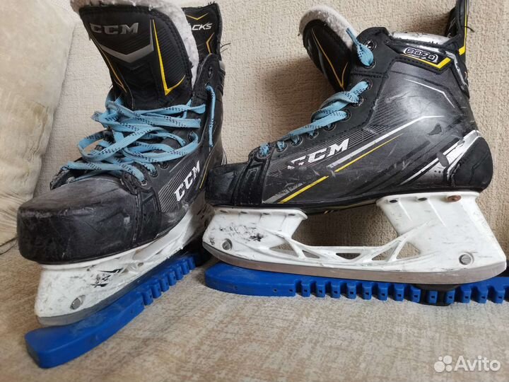Хоккейные коньки CCM 43 размер