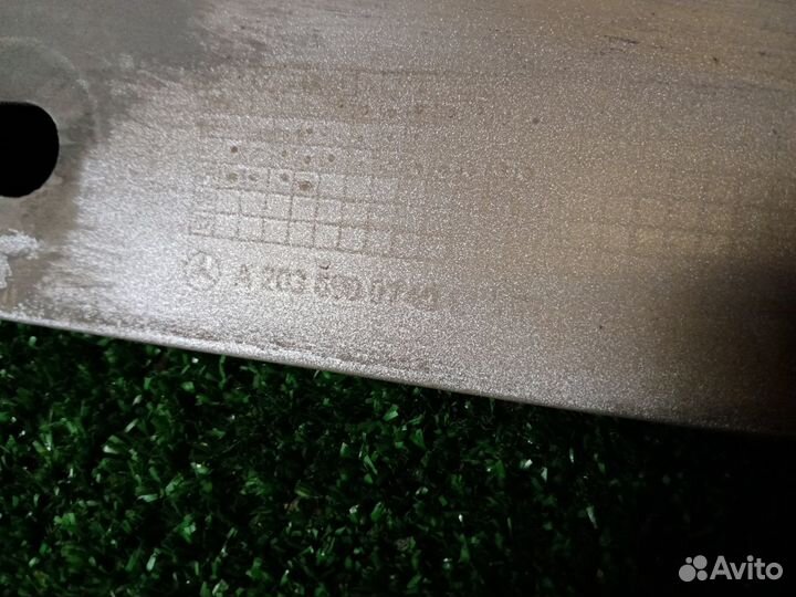 Накладка на порог наружная левая Mercedes-Benz