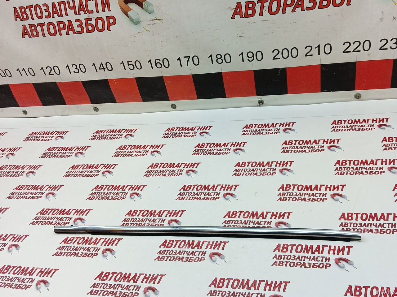 Молдинг стекла двери задней правой Камри 70