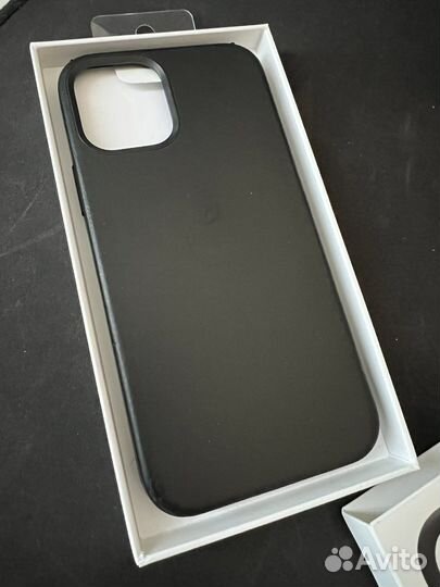 Кожаный чехол iPhone 12
