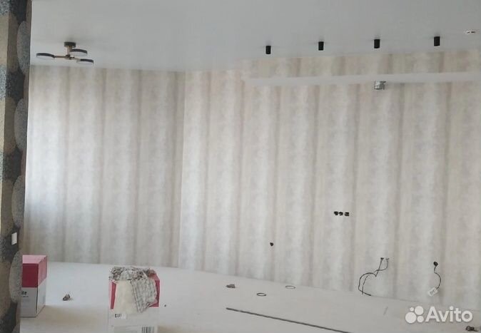 Клеим обои. Разводка электрики под ключ