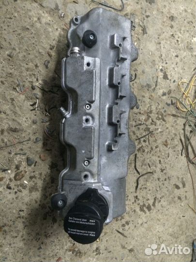 Клапаная крышка на Мерседес М112 2,6