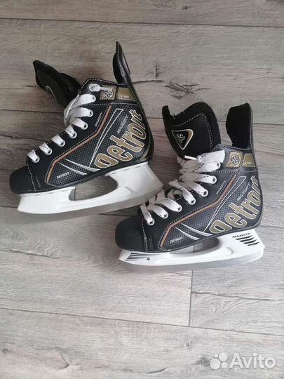 Коньки хоккейные